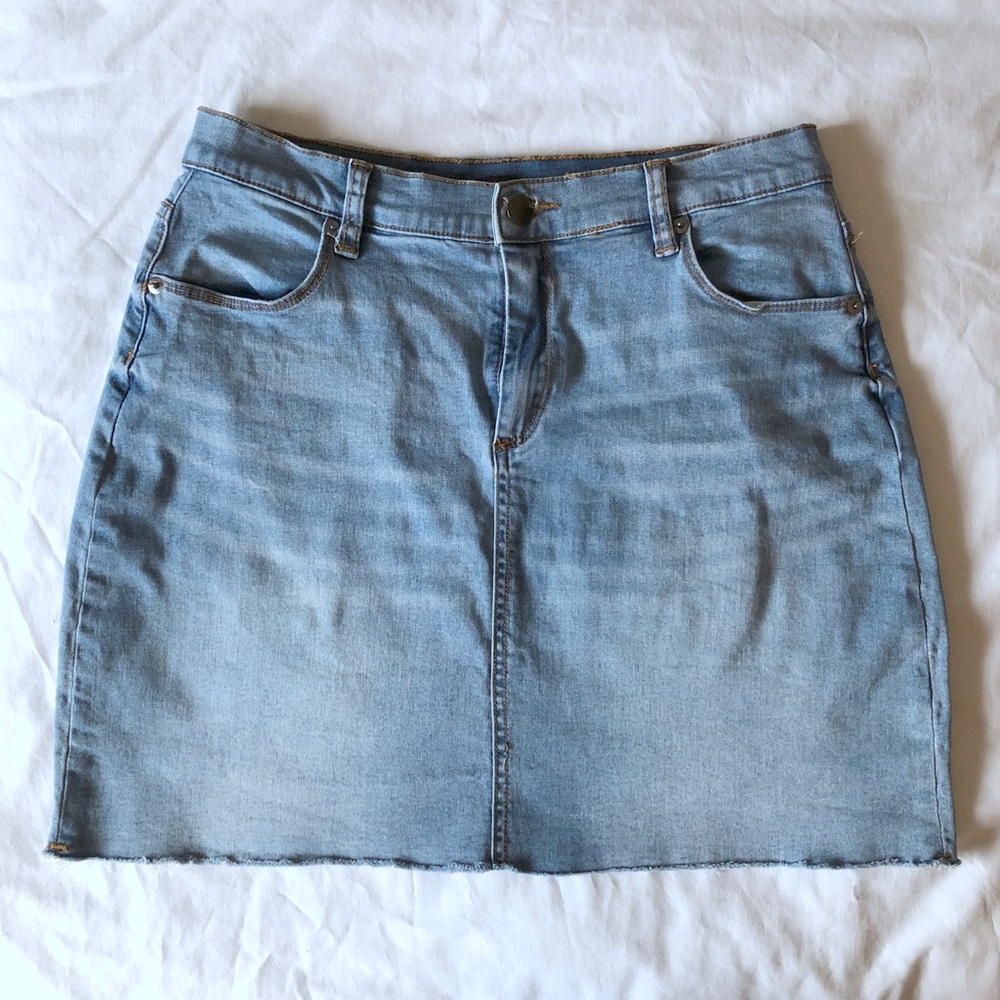 BDG Raw Hem Denim Mini Skirt, sz 8